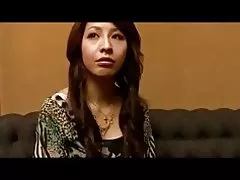 Ünlü eş genç ana bilgisayara bağımlı hale gelir...