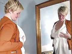 Onun oyuncakla oynamak azgın Hollandalı ev kadını